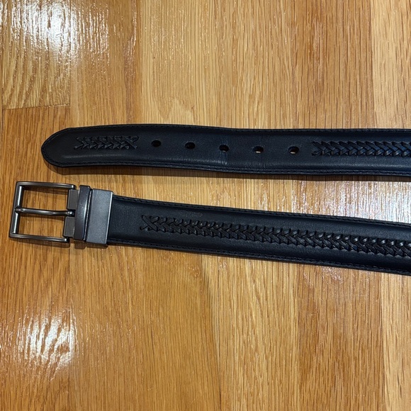 Men’s belt.